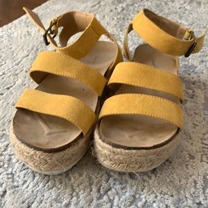 Universal Thread Platform Sandals Yellow 7